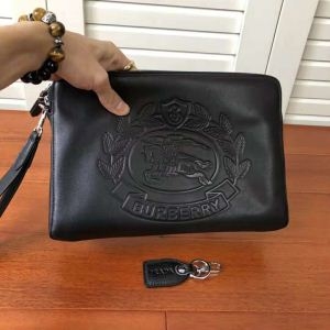 超人気新品 バーバリー 大好評 BURBERRY ポーチ 割引セール 毎日大活躍