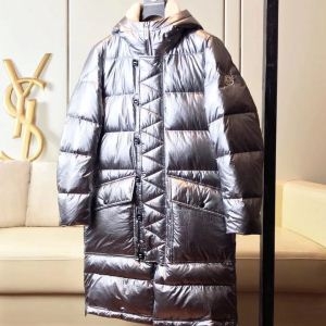 世界中で爆発的人気 高いセンス 2019最新入荷 MONCLER モンクレール ダウンジャケット