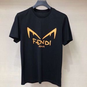 引き続き人気のアイテム 夏に最強アイテム FENDI フェンディ半袖Tシャツ 2色可選