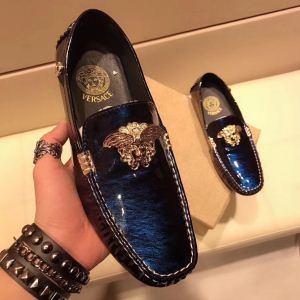 カジュアルシューズ 2019春夏の流行りの新品 たくさん歩く日にも大活躍 安定感があり VERSACE ヴェルサーチ