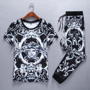 19SS未入荷 清潔感の高い新品 清涼感あるカジュアル ヴェルサーチ VERSACE 上下セット