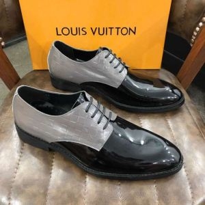 オシャレ上級者　毎日愛用　LOUIS VUITTONスーパーコピーヴィトン ビジネスシューズ コピー　幅広いシーンで活躍する1足　色切り替え　快適な履き心地　