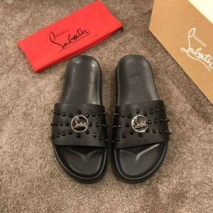 優先発売今夏定番品　Christian Louboutinサンダルスーパーコピークリスチャンルブタンコピー　サラッとした加工　幅広いスタイルに合わせる　素足で履きやすい　