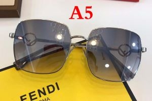 夏らしい新作登場　FENDI スーパーコピーフェンディ コピ...