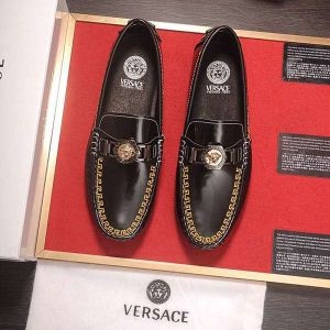 3色可選 カジュアルシューズ 2019春夏にも引き続き大活躍！超必須アイテム VERSACE ヴェルサーチ