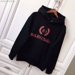 今年人気定番　BALENCIAGA スーパーコピー軽量快適　コーディネートしやすい  バレンシアガ パーカーコピー　フード付き小顔効果　