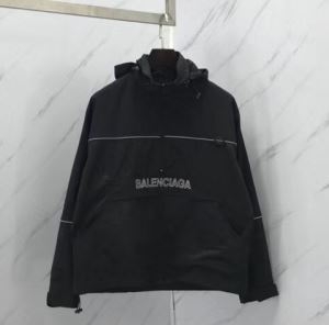 お得100%新品　BALENCIAGAジャケットスーパーピーオーバーサイズ　自分らしさを形に   バレンシアガ コピー　一年中活躍するアイテム　