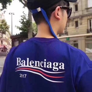 キレイめおしゃれ　BALENCIAGA半袖tシャツスーパーコピー　男女兼用ゆとり   バレンシアガ tシャツコピー　今夏に欲しいアイテム　