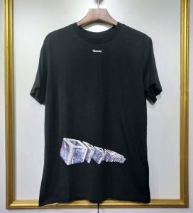 2019春夏にも引き続き大活躍！  Off-White オフホワイト  幅広い着ができる優れた  Ｔシャツ/シャツ