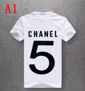 目が離せない　CHANELプリント半袖ｔシャツスーパーコピー...