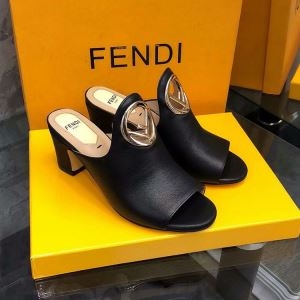 顧客セール大特価早い者勝ち 最新作2019春夏入荷 フェンディ FENDI サンダル 2色可選