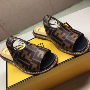 フェンディ FENDI サンダル 春夏に必要なおすすめアイテム 19SS新作大人気旬トレンド