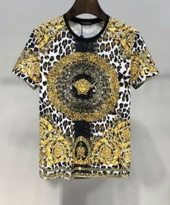 ヴェルサーチ ｔシャツ メンズ 今年で一番大注目の人気限定新作 コピー VERSACE はなやか フラワーパターン コーデ 最安値