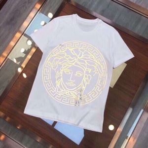 ヴェルサーチ ｔシャツ コピー 根強い人気がある定番アイテム VERSACE ホワイト ブラック カジュアル ロゴ入り 高品質