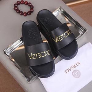 ヴェルサーチ サンダル メンズ 洗練されたオシャレ感があるアイテム コピー VERSACE ブラック シンプル 相性抜群 激安