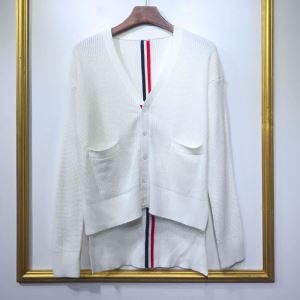 トムブラウン メンズ ニット トレンド感たっぷり 限定新作 THOM BROWNE コピー ホワイト ストライプ コーデ お買い得