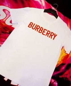 バーバリー ｔシャツ コピー シンプルなコーデに重宝 Burberry メンズ ブラック ホワイト シンプル 通販 ソフト お買い得