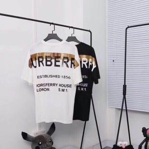 バーバリー ロゴ ｔシャツ 夏コーデのポイント コピー Burberry ホワイト ブラック プリント コーデ カジュアル セール