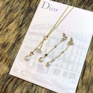 ディオール ピアス レディース コーデをおしゃれに格上げ コピー Dior SHINY-D ゴールド デイリー カジュアル 新作 最低価格