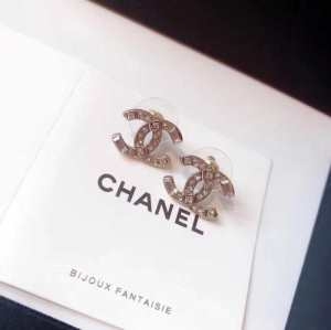 オシャレな雰囲気を纏うモデル シャネル レディース ピアス TIMELESS CLASSICS タイムレス クラッシック CHANEL コピー セール