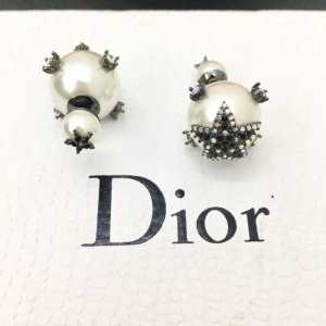 Dior ピアス レディース デイリー使いにもフィット 人気新作 コピー ディオール 定番 カジュアル ストリート セール