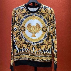 プルオーバーパーカー ヴェルサーチVERSACE 今年に入り注目の秋冬N級品 2019年秋冬人気新作の速報