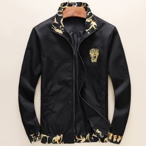 ブルゾン ヴェルサーチVERSACE 新生活をフレッシュに彩る2019秋冬新作 開始1分で完売の大人気秋冬話題作