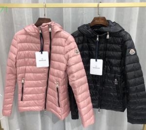 シルエットをキレイに見せる冬新作 MONCLER 【2019秋冬トレンド】押さえておきたい ダウンジャケット モンクレール快適な着心地をキープ