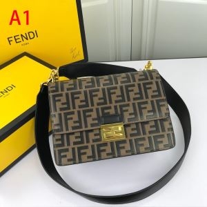 王道級2019秋冬新作発売 世界中のVIPが虜にする冬季爆買い フェンディ FENDI 斜め掛けバッグ 4色可選