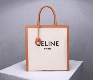 今回は秋冬の定番、これをチェック セリーヌCELINE ハンドバッグ 新生活をフレッシュに彩る2019秋冬新作