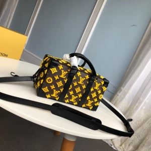 2019年秋冬コレクションを展開中 秋冬にも個性を出す新作 ルイ ヴィトン LOUIS VUITTON 斜め掛けバッグ