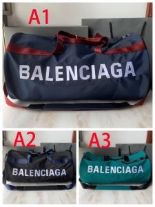 ショルダーバッグ BALENCIAGA メンズ 軽やかな印象...