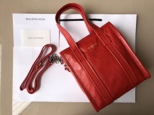 BALENCIAGA メンズ トートバッグ コーデにシンプル...