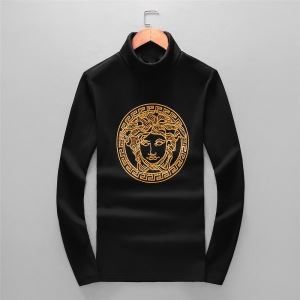 ヴェルサーチ VERSACE 長袖Tシャツ  個性を主張する最旬な秋冬新作に 王道級2019秋冬新作発売