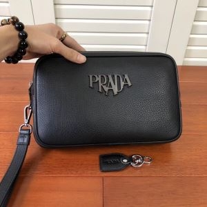 PRADA クラッチバッグ メンズ シンプルながらも個性を出す限定品 プラダ コピー 激安 ブラック ロゴ 通勤通学 ブランド 最安値