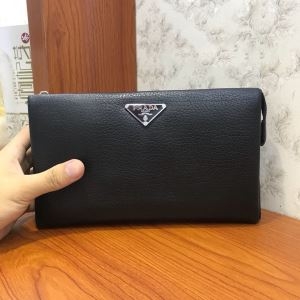 プラダ PRADA メンズ クラッチバッグ 洗練されたおしゃ...