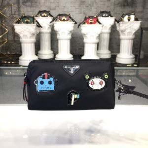 PRADA プラダ クラッチバッグ レディース 圧倒的な存在...