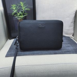 クラッチバッグ PRADA メンズ 洗練された気品を見せてく...