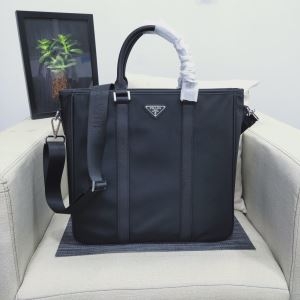 ビジネスバッグ メンズ PRADA 洗練されたシックさたっぷ...