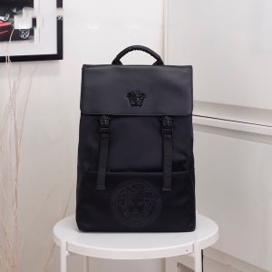 ヴェルサーチ バックパック レザー 落ち着いたコーデの仕上げに最適 VERSACE メンズ コピー ブラック 日常 大容量 品質保証