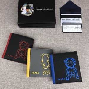 財布/ウォレット 新しい季節を思う冬までの新作  プラダ PRADA セレブにも愛用者多数秋冬ブランド  3色可選 この秋発売した新作を取り入れる