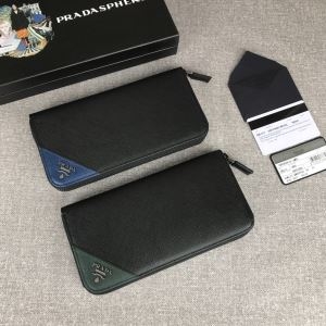 完売必至の人気モデルをご紹介  プラダ PRADA 最も人気の高い定番秋冬新作  財布/ウォレット 世界的に希少な2019秋冬新作