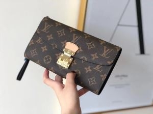 LOUIS VUITTON この真冬の大問題に応える新作 ルイ ヴィトン  財布/ウォレット 秋冬コレクションのテーマになる 2色可選