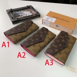 肌寒い冬には手放せない一枚  ルイ ヴィトン LOUIS VUITTON 雑誌掲載で早くも話題の秋冬新作 財布/ウォレット 3色可選 今年に入り注目の秋冬N級品