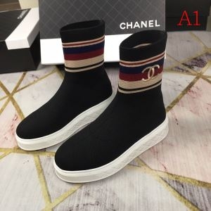 冬のスタイリングに欠かせないアイテム  レザーブーツ 秋冬シーズンらしさが漂う  シャネル CHANEL 新生活をフレッシュに彩る2019秋冬新作