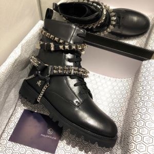 断然今年らしい人気秋冬新作   フィリッププレイン 冬のスタイリングに欠かせないアイテム PHILIPP PLEIN レザーブーツ 秋冬シーズンらしさが漂う