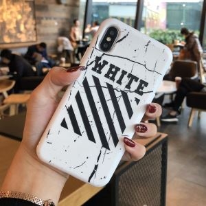 オフホワイト アイフォン ケース 大人トレンド感をアップ Off-White スマホケース コピー ブラック ホワイト 日常 コーデ 最安値