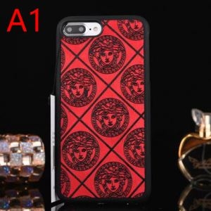 VERSACE iPhone ケース デザイン性も耐久性も目...