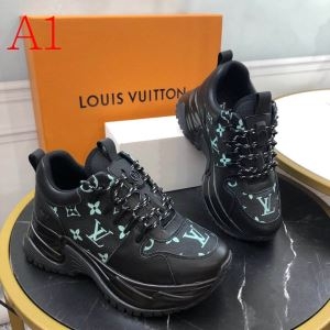 品薄になる超人気秋冬新作  多色可選 ルイ ヴィトン LOUIS VUITTON 雑誌掲載で早くも話題の秋冬新作 ランニングシューズ 開始1分で完売の大人気秋冬話題作