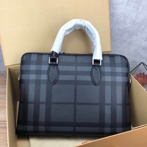 Burberry ビジネスバッグ 限定 日々のコーデに大活躍...